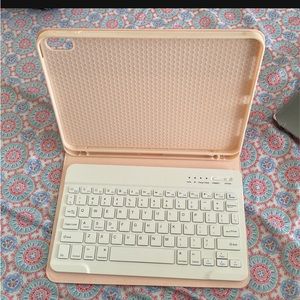 10th generation iPad case with Bluetooth keyboard